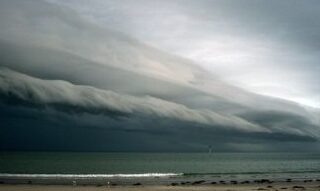 dangerous-wind,-heavy-rain,-flooding-forecast-to-hit-eastern-states-as-intense-storm-system-deepens