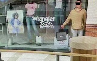 polish-police-arrest-man-who-pretended-to-be-a-mannequin-before-stealing-jewellery