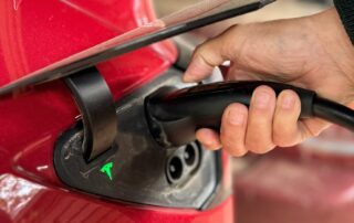 more-south-australians-want-an-ev-but-price-is-stopping-the-transition,-survey-finds