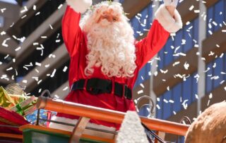 people-lined-streets-as-early-as-midnight-for-iconic-christmas-event