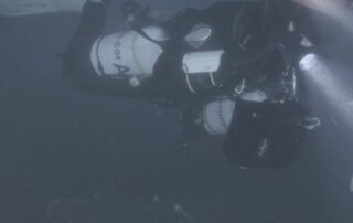 cave-divers-searching-for-fossils