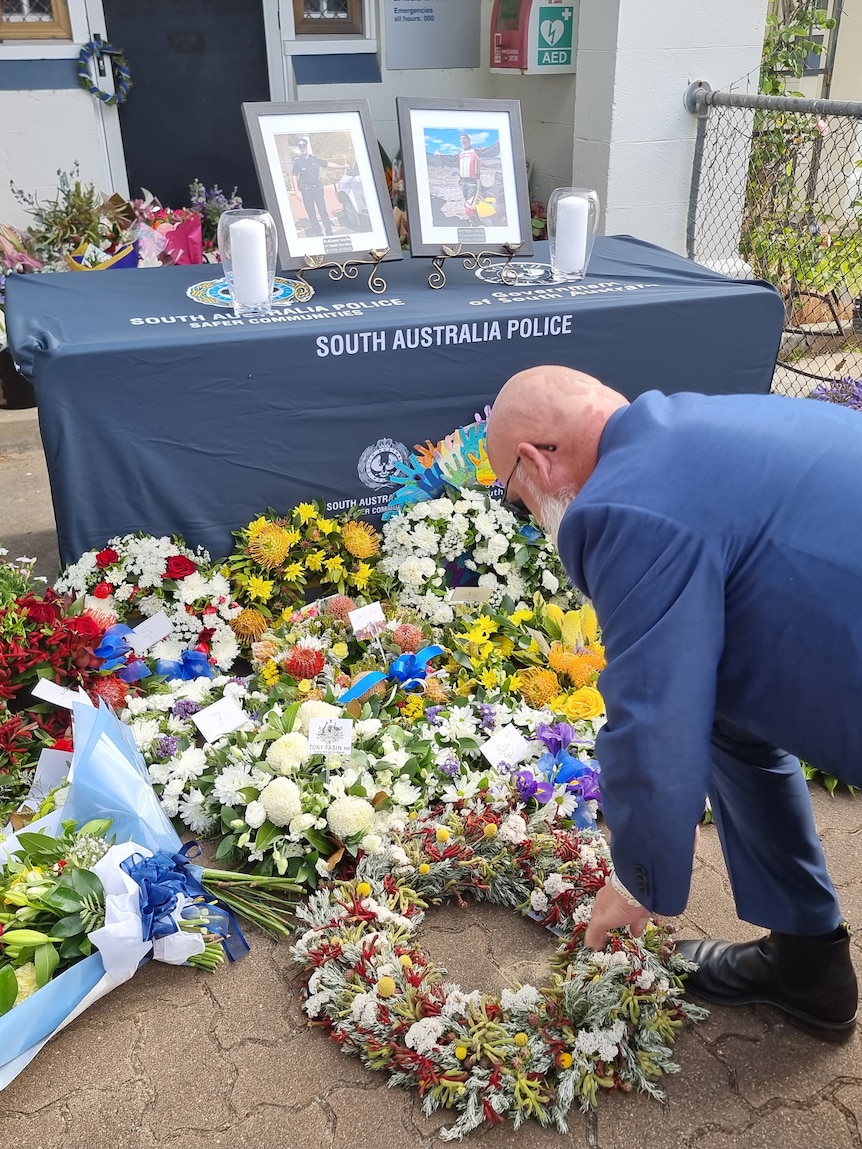 Locals lay wreaths as police and small SA town mourn fallen police ...