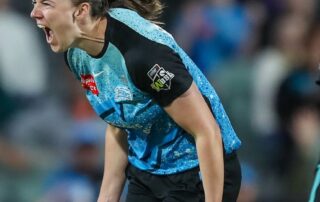 adelaide-strikers-down-brisbane-heat-to-win-consecutive-wbbl-titles