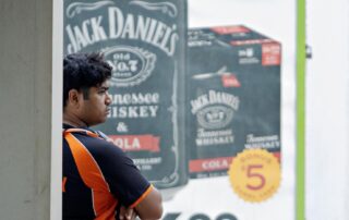 booze-law-backlash-in-top-end-as-nt-government-accused-of-turning-police-into-‘political-pawns’