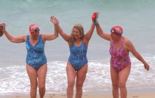 shark-deterrents-have-given-these-swimmers-confidence-to-get-back-in-the-water,-but-do-they-work?