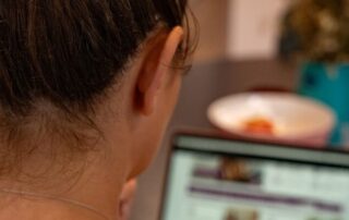 when-abigail’s-ex-sent-emails-detailing-what-she-had-said-in-therapy,-it-gave-her-goosebumps