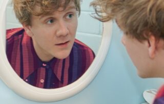 how-josh-thomas-became-the-face-of-millennial-comedy-in-australia