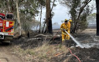 live:-victorian-towns-warned-to-leave-before-midday-as-catastrophic-fire-day-looms