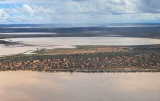 ‘too-dangerous’:-search-postponed-for-seven-people,-including-four-children,-lost-in-wa-floods