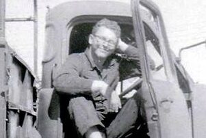 former-soldier-returns-boomerang-from-nuclear-test-era-to-maralinga’s-traditional-owners