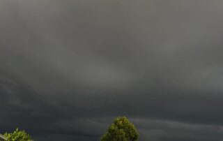 east-coast-to-soak-over-the-weekend-amid-possible-cyclone,-frosty-south-—-and-endless-wa-heat