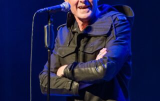 in-australia’s-comedy-scene,-irony-and-sarcasm-are-out-and-warmth-and-optimism-are-in