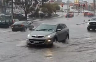 storms-dump-downpours-in-parts-of-sa-as-ses-kept-busy-by-minor-flooding