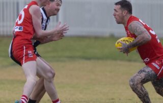 afl-legend-draws-a-crowd-for-outback-football-club-as-part-of-country-tour