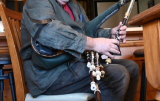 retired-detective-puts-very-aussie-spin-on-irish-bagpipes