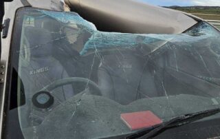 tradies-rush-to-save-pilot-from-burning-gyrocopter-that-crashed-into-regional-sa-bar