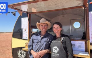 coffee-van-on-a-claypan-is-such-an-unexpected-sight-tourists-think-it’s-a-mirage